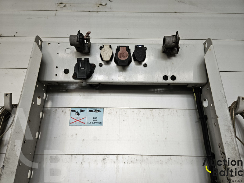 Schmitz Cargobull SCS 24 - Planenauflieger: das Bild 3 Schmitz Cargobull SCS 24 - Planenauflieger: das Bild 3