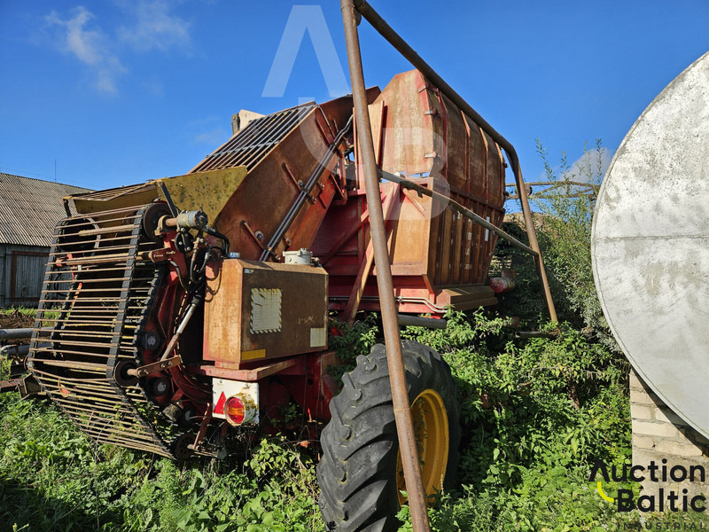 TIM Sugar beet harvester (Cukrinių runkelių kombainas) - Mähdrescher: das Bild 2 TIM Sugar beet harvester (Cukrinių runkelių kombainas) - Mähdrescher: das Bild 2