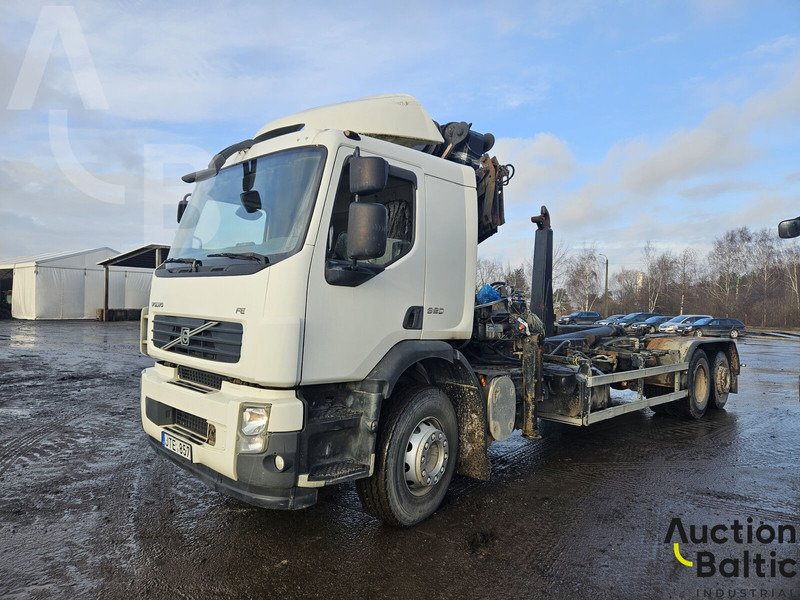 Volvo FE320 - Abrollkipper, Autokran: das Bild 1 Volvo FE320 - Abrollkipper, Autokran: das Bild 1