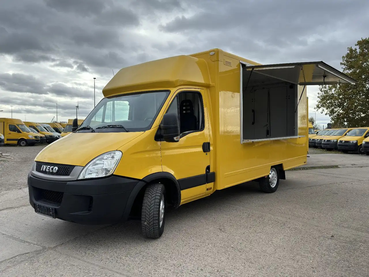 Iveco C30C/ FOODTRUCK/ Daily - Verkaufsfahrzeug: das Bild 2 Iveco C30C/ FOODTRUCK/ Daily - Verkaufsfahrzeug: das Bild 2