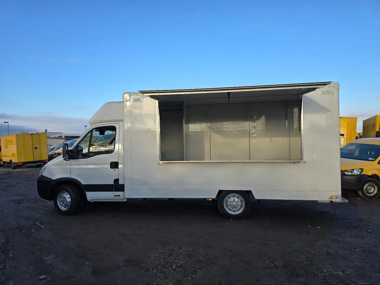 Iveco C30C/ FOODTRUCK/ Daily - Verkaufsfahrzeug: das Bild 2 Iveco C30C/ FOODTRUCK/ Daily - Verkaufsfahrzeug: das Bild 2