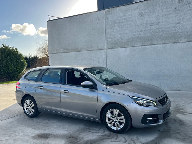 Peugeot 308 Peugeot 308SW 2018 - PKW: das Bild 2 Peugeot 308 Peugeot 308SW 2018 - PKW: das Bild 2