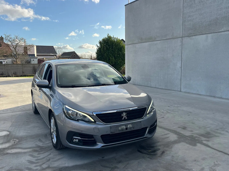 Peugeot 308 Peugeot 308SW 2018 - PKW: das Bild 3 Peugeot 308 Peugeot 308SW 2018 - PKW: das Bild 3