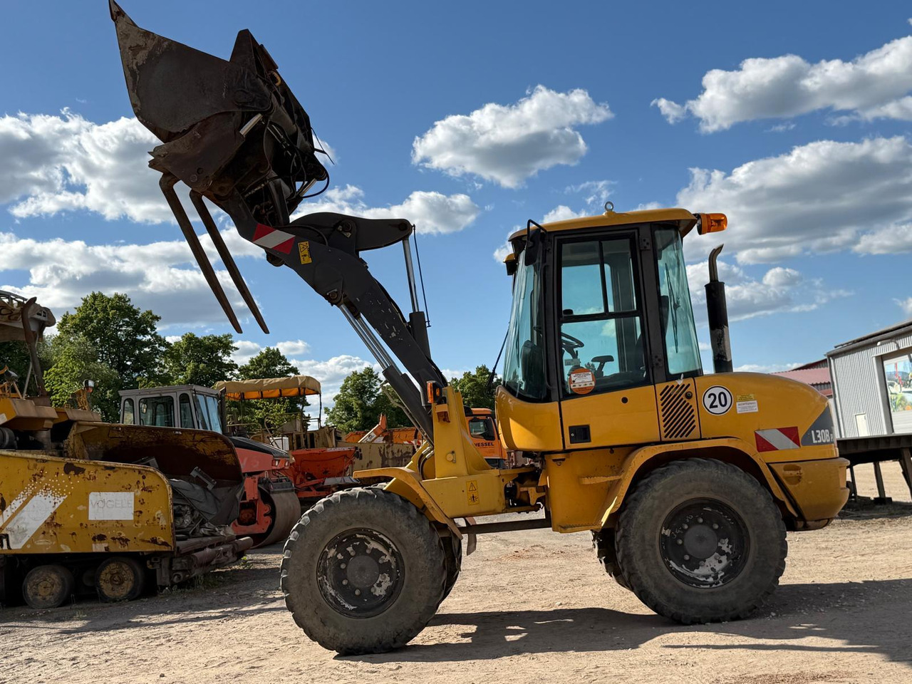 Volvo L 30 B-Z/K incl. 3-1shovel and fork - Radlader: das Bild 4 Volvo L 30 B-Z/K incl. 3-1shovel and fork - Radlader: das Bild 4