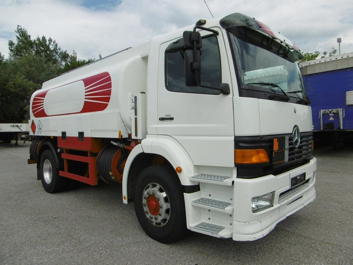 Tankwagen MERCEDES-BENZ 1828 Actros 14.500L: das Bild 1