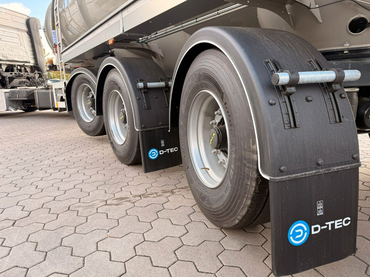 D-TEC Gülletanker 30m³ mit Zwangslenkung - Tankauflieger: das Bild 2 D-TEC Gülletanker 30m³ mit Zwangslenkung - Tankauflieger: das Bild 2