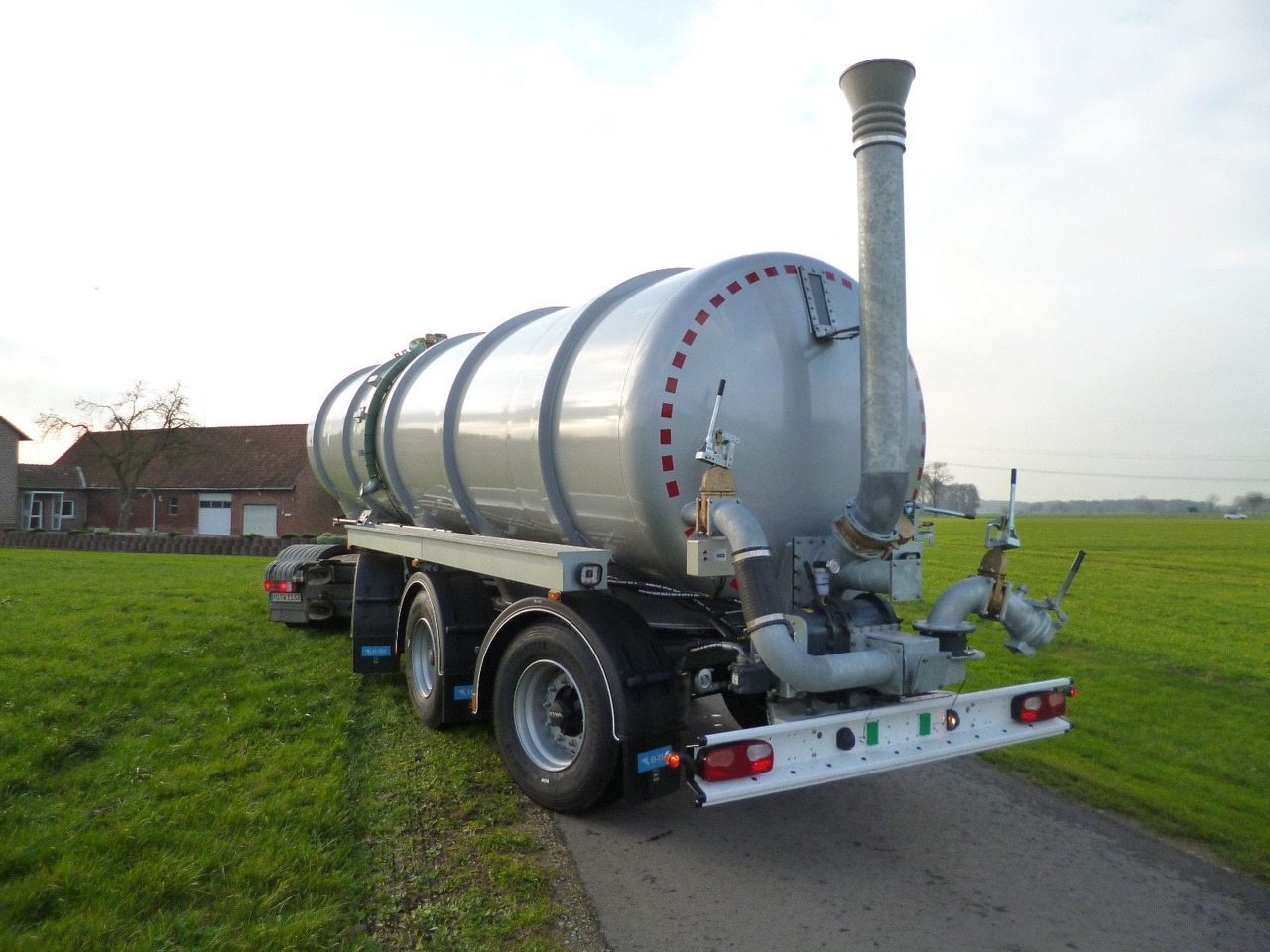 D-TEC TANKTRAILER FV2011-20-R295 D-TEC Gülletanker FV2011 Zwangslenkung - Tankauflieger: das Bild 1 D-TEC TANKTRAILER FV2011-20-R295 D-TEC Gülletanker FV2011 Zwangslenkung - Tankauflieger: das Bild 1