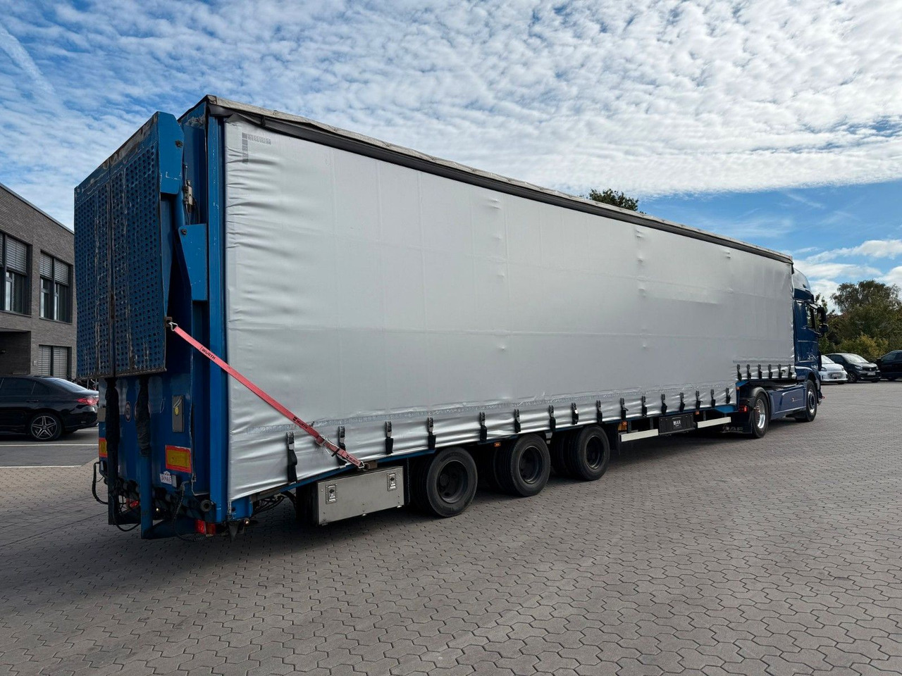 Dinkel Gabelstapler-Transporter mit Rampe - Autotransporter Auflieger: das Bild 2 Dinkel Gabelstapler-Transporter mit Rampe - Autotransporter Auflieger: das Bild 2