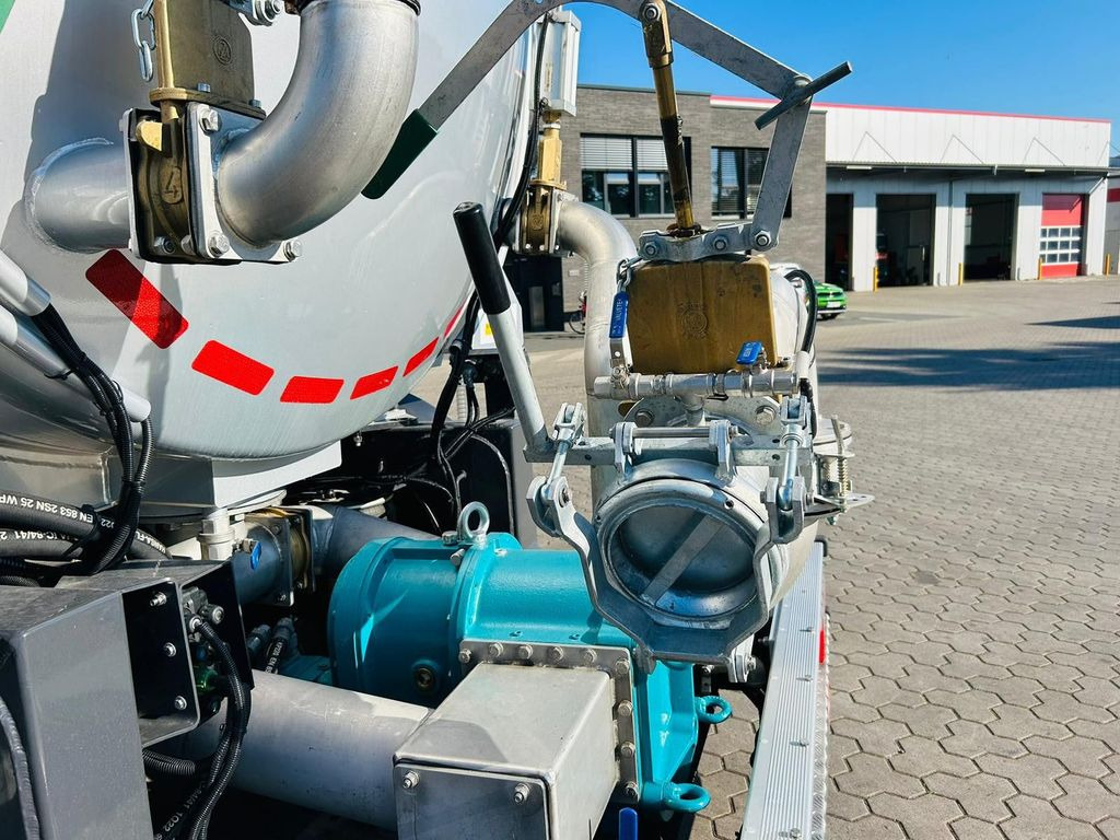 Kässbohrer Tankauflieger K.STN L 30 Kässbohrer Tankauflieger K.STN L 30 - Tankauflieger: das Bild 5 Kässbohrer Tankauflieger K.STN L 30 Kässbohrer Tankauflieger K.STN L 30 - Tankauflieger: das Bild 5