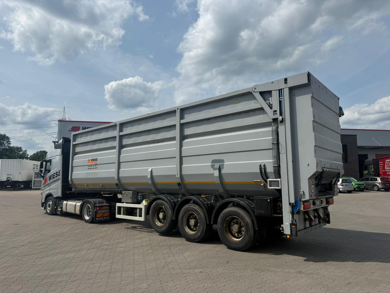 Kotte Kombiauflieger für Gülle und Schüttgut - Tankauflieger: das Bild 1 Kotte Kombiauflieger für Gülle und Schüttgut - Tankauflieger: das Bild 1