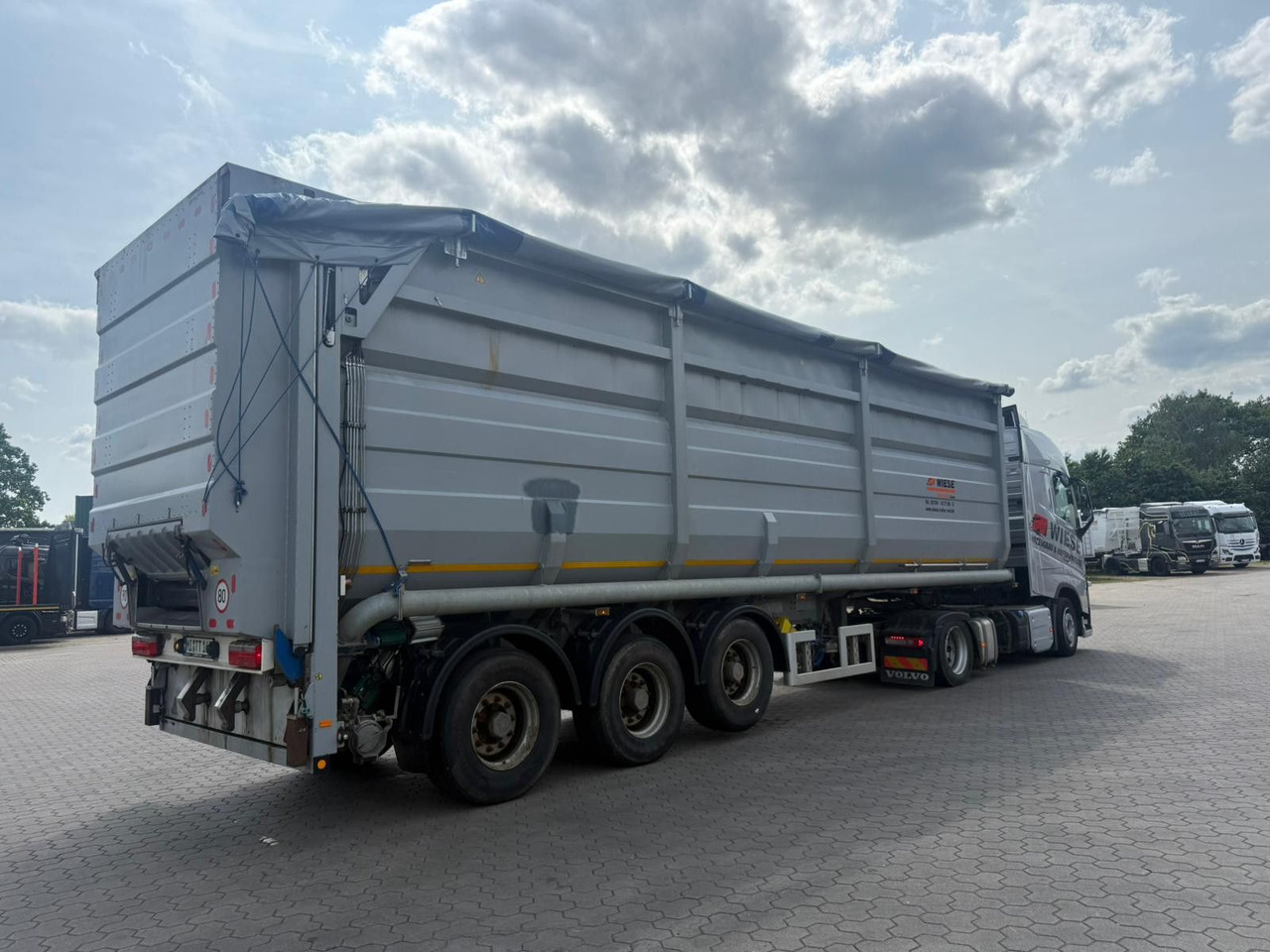 Kotte Kombiauflieger für Gülle und Schüttgut - Tankauflieger: das Bild 3 Kotte Kombiauflieger für Gülle und Schüttgut - Tankauflieger: das Bild 3