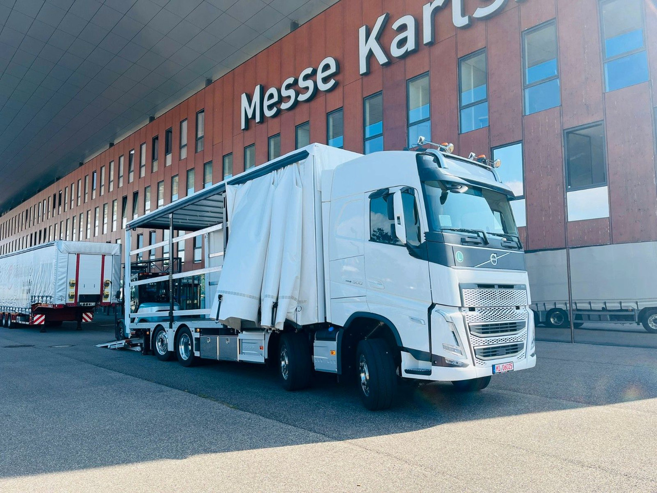 Volvo FH 500 Gabelstaplertransporter LBW Dhollandia 9t - LKW: das Bild 3 Volvo FH 500 Gabelstaplertransporter LBW Dhollandia 9t - LKW: das Bild 3