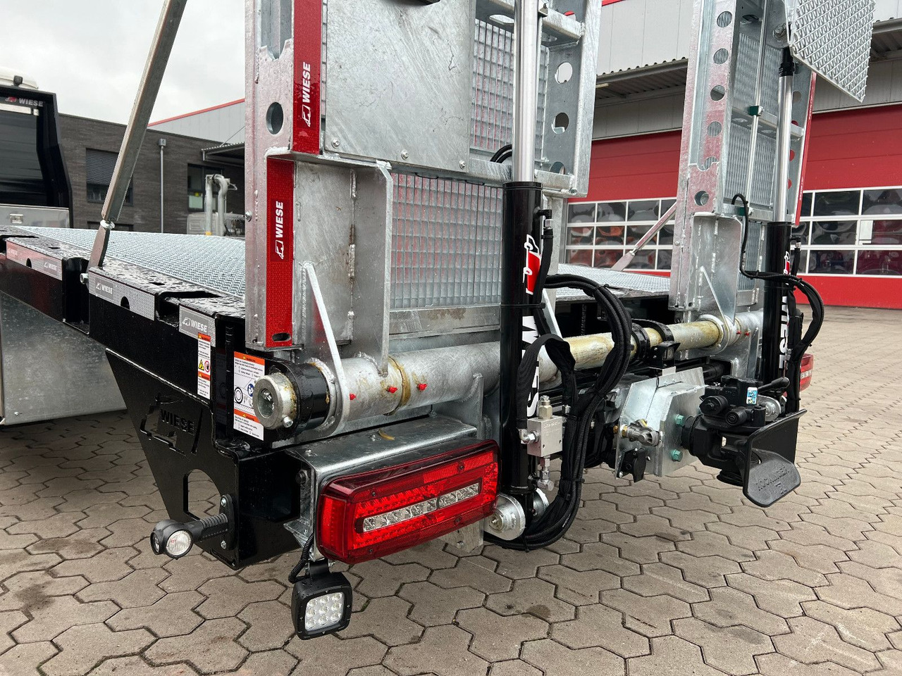 Abschleppwagen MAN Baumaschinen-  Arbeitsbühnentransporter Rampen: das Bild 6