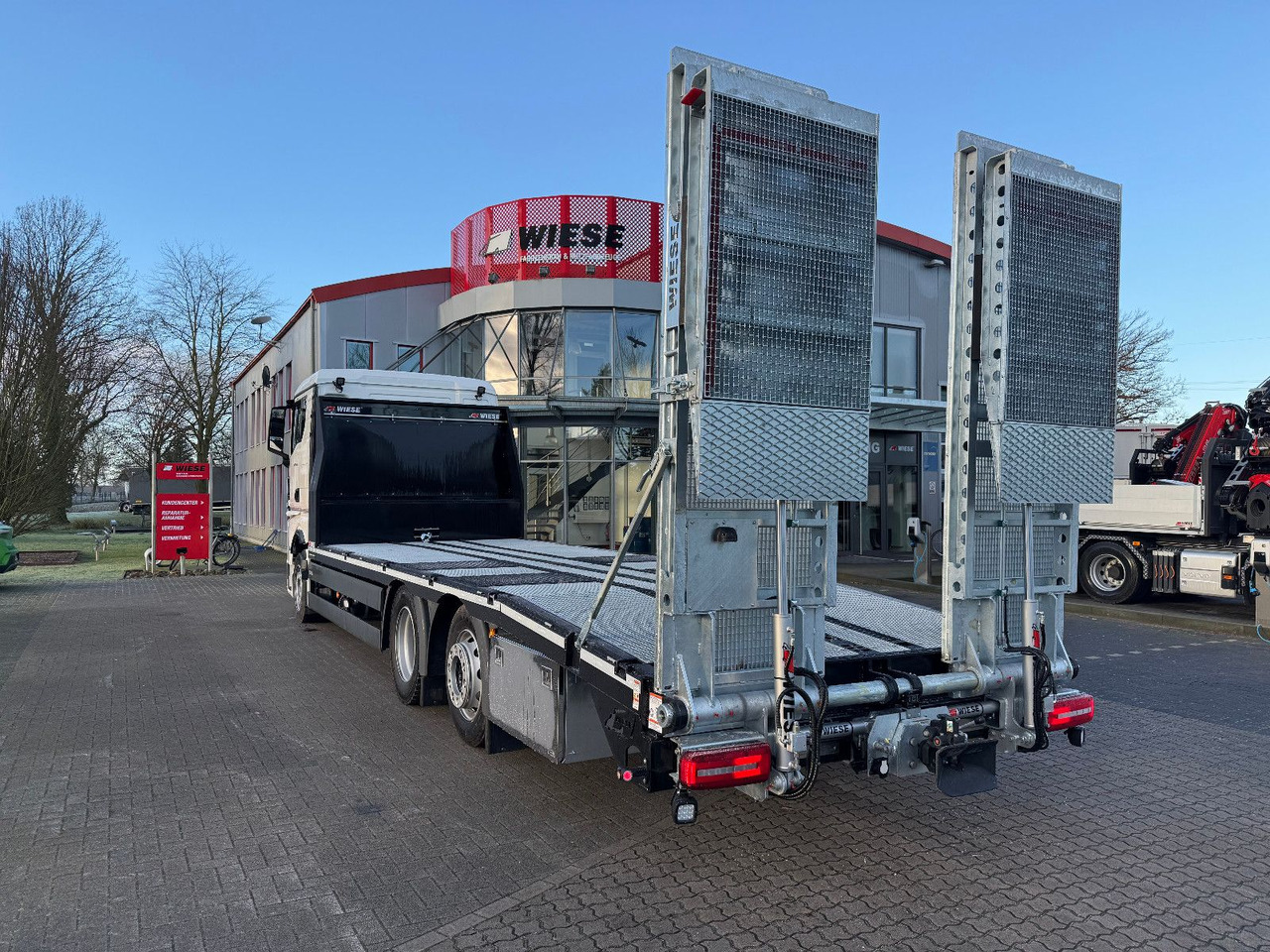 MAN Baumaschinen- Arbeitsbühnentransporter Rampen - Autotransporter LKW: das Bild 5 MAN Baumaschinen- Arbeitsbühnentransporter Rampen - Autotransporter LKW: das Bild 5