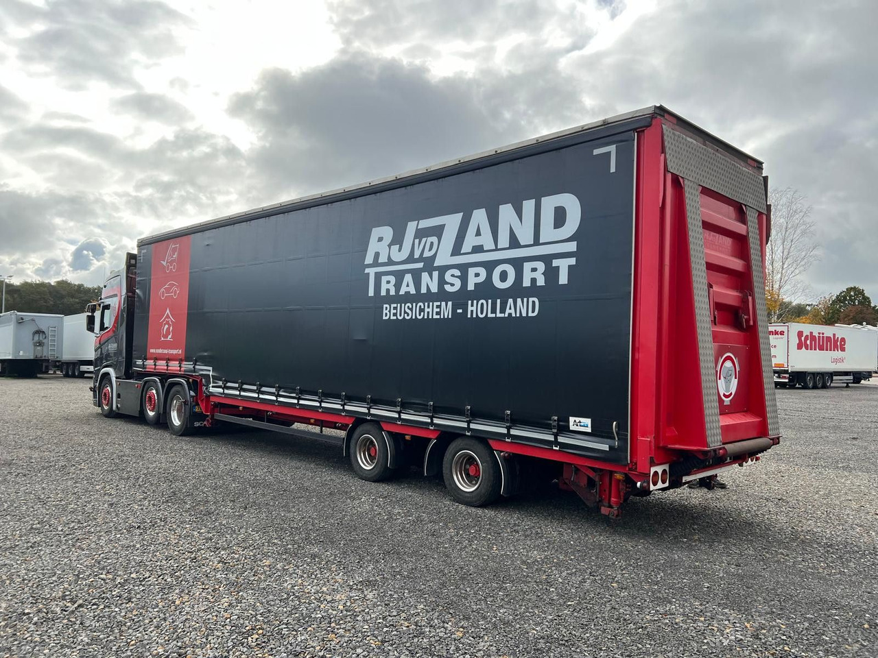 Meusburger 2-Achs-Gabelstaplertransporter Rampe Dhollandia - Tieflader Auflieger: das Bild 2 Meusburger 2-Achs-Gabelstaplertransporter Rampe Dhollandia - Tieflader Auflieger: das Bild 2