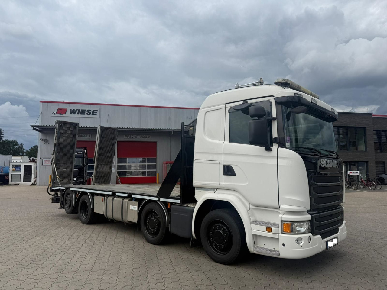 Scania G450 Baumaschinentransporter mit Rampen - Abschleppwagen: das Bild 1 Scania G450 Baumaschinentransporter mit Rampen - Abschleppwagen: das Bild 1
