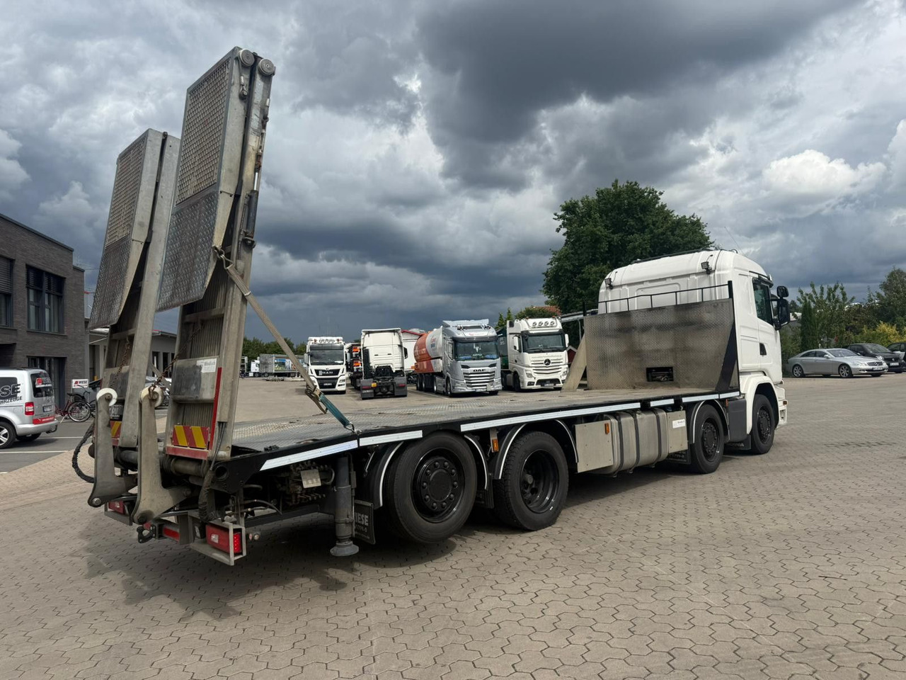 Scania G450 Baumaschinentransporter mit Rampen - Abschleppwagen: das Bild 4 Scania G450 Baumaschinentransporter mit Rampen - Abschleppwagen: das Bild 4