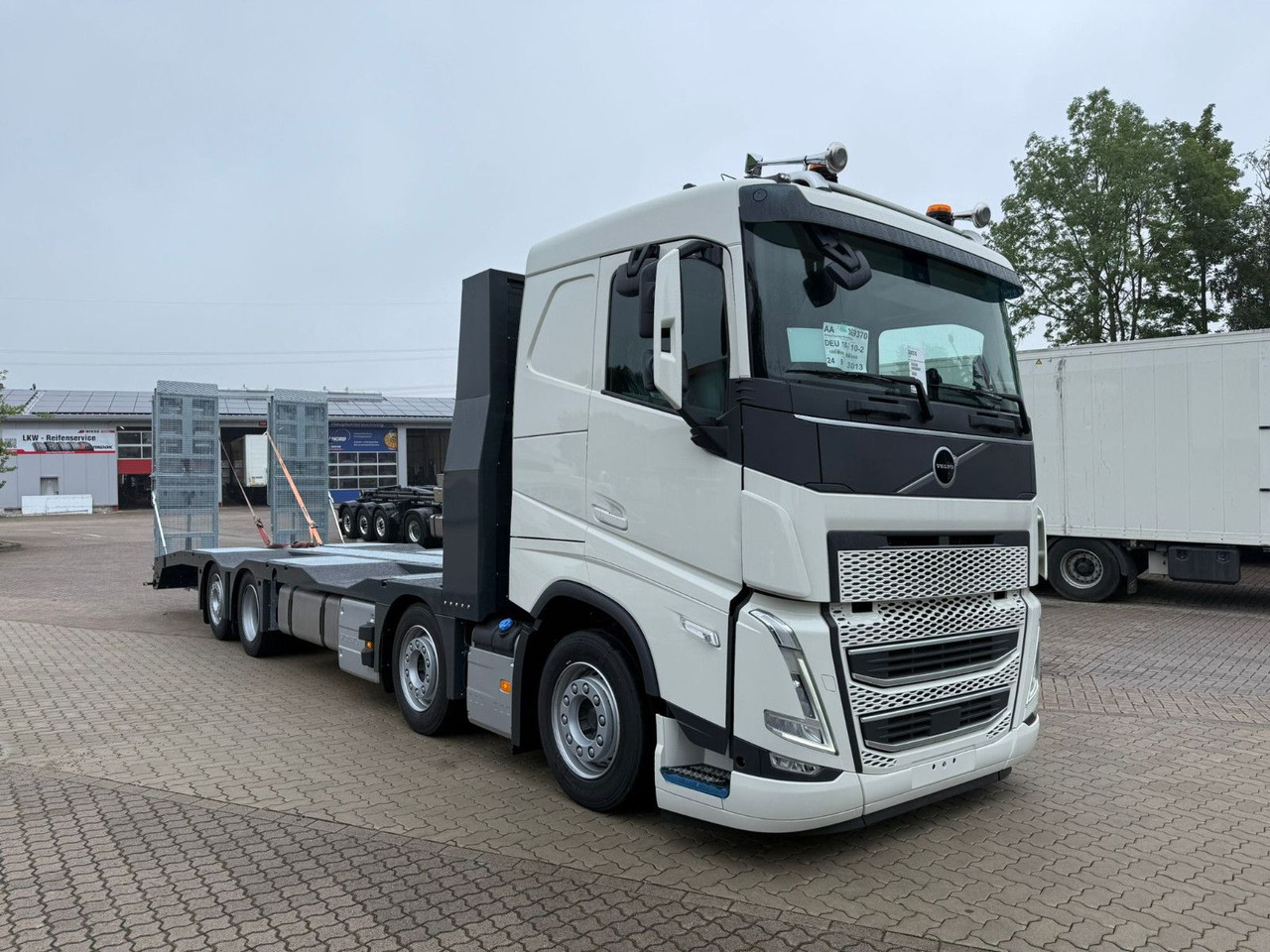 Volvo Arbeitsbühnen Baumaschinentransporter mit Rampen - Autotransporter LKW: das Bild 5 Volvo Arbeitsbühnen Baumaschinentransporter mit Rampen - Autotransporter LKW: das Bild 5