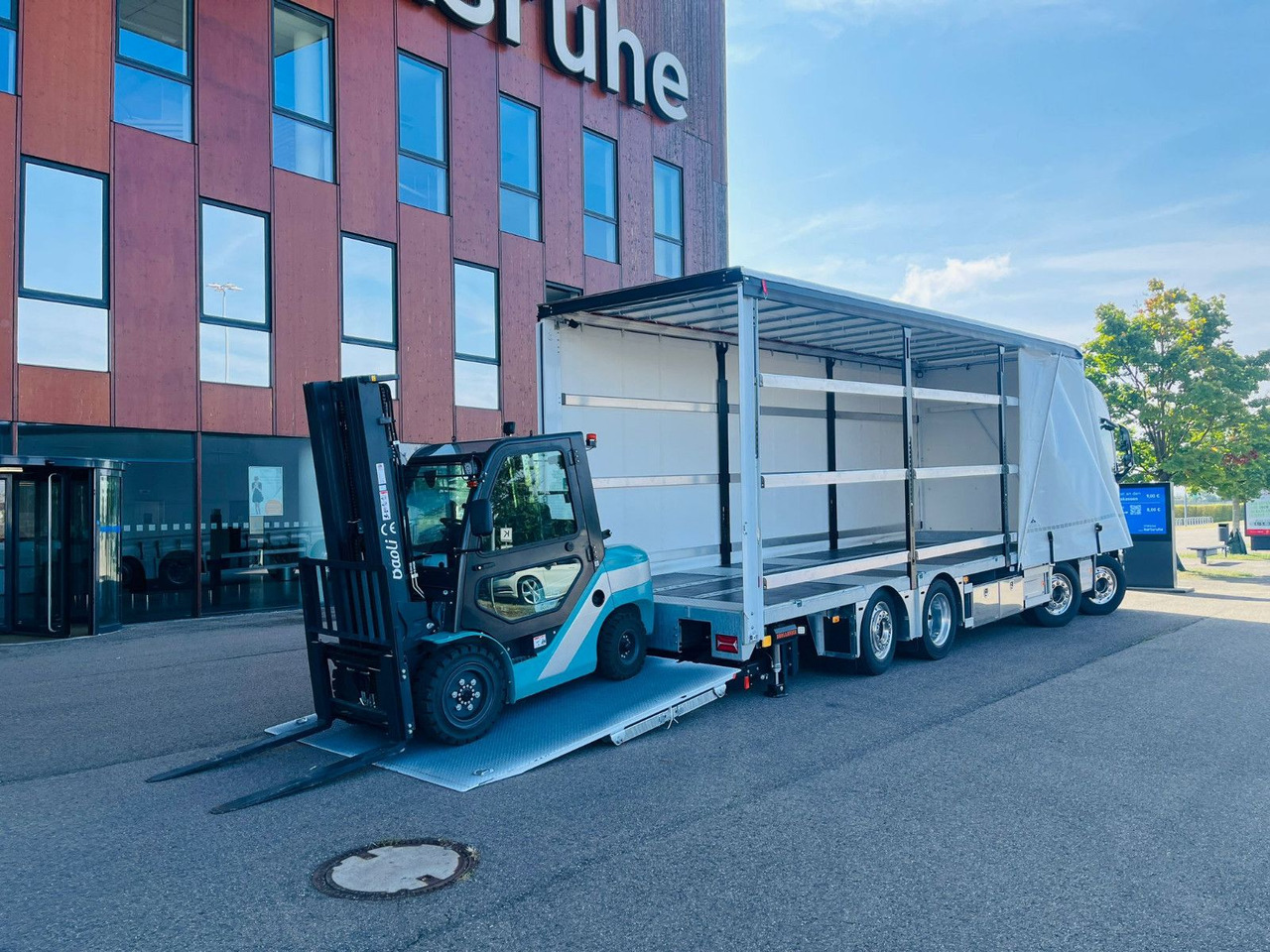 Abschleppwagen Volvo FH 500 8x2 Arbeitsbühnen Transporter LBW 9t: das Bild 9