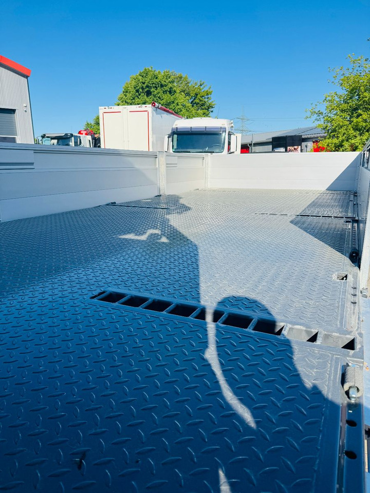 Volvo FH 500 8x2 mit F710RA.2.27 L426 und V20 Winde - Pritsche LKW, Autokran: das Bild 4 Volvo FH 500 8x2 mit F710RA.2.27 L426 und V20 Winde - Pritsche LKW, Autokran: das Bild 4