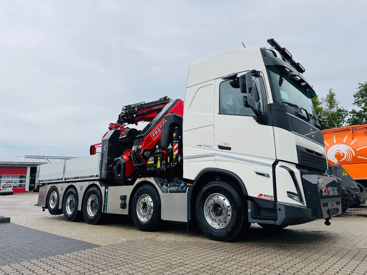 Volvo FH540 10x4 mit F1150 Ladekran, Sattelzugmaschine - Pritsche LKW, Autokran: das Bild 4 Volvo FH540 10x4 mit F1150 Ladekran, Sattelzugmaschine - Pritsche LKW, Autokran: das Bild 4