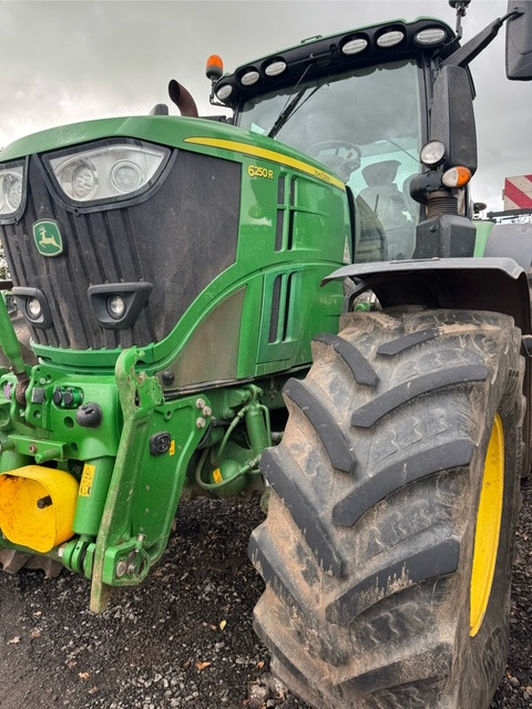 JOHN DEERE 6250R - Traktor: das Bild 1 JOHN DEERE 6250R - Traktor: das Bild 1