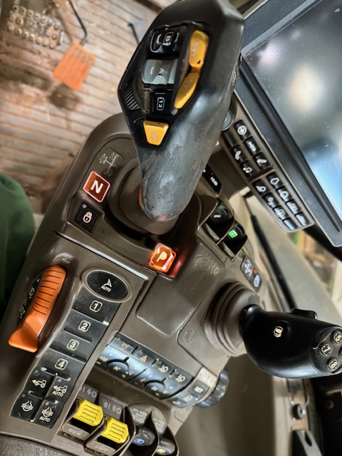 JOHN DEERE 6250R - Traktor: das Bild 4 JOHN DEERE 6250R - Traktor: das Bild 4