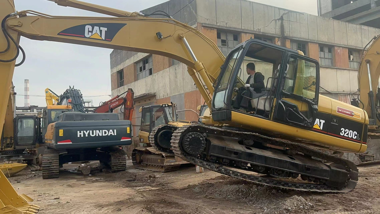 CATERPILLAR 320C - Kettenbagger: das Bild 4 CATERPILLAR 320C - Kettenbagger: das Bild 4