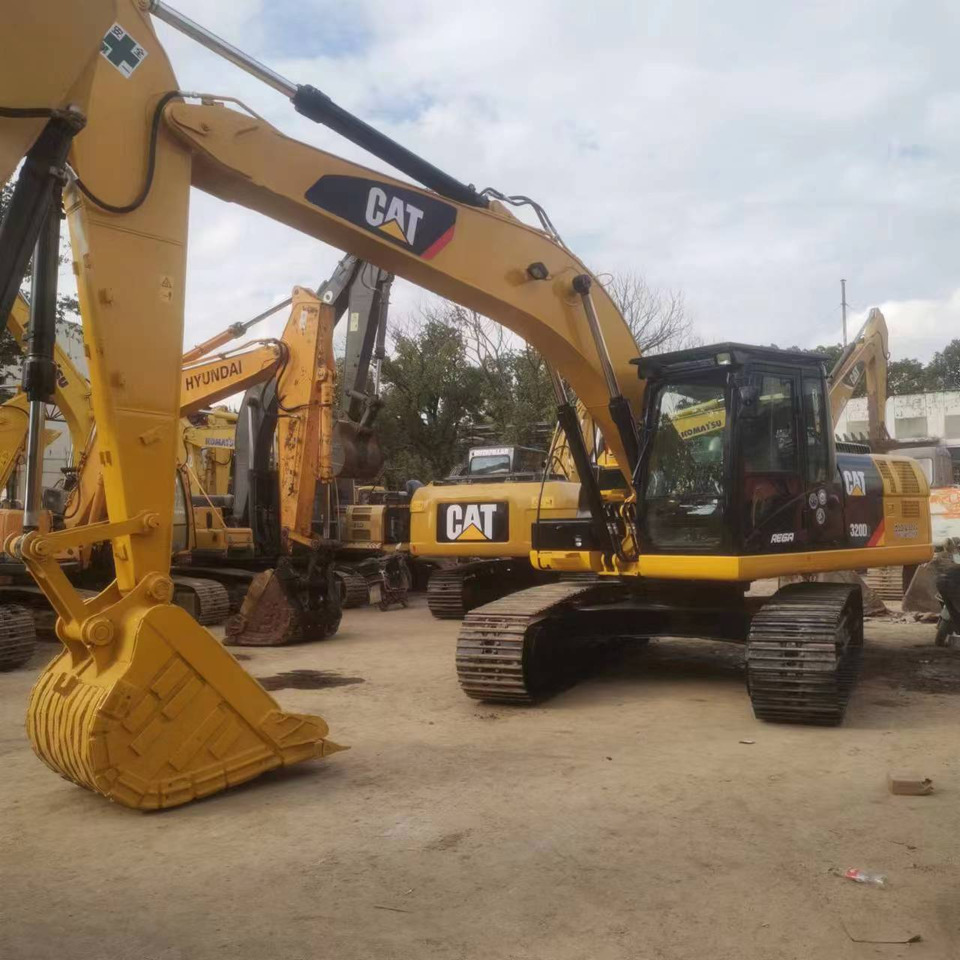 CATERPILLAR 320D2 - Kettenbagger: das Bild 2 CATERPILLAR 320D2 - Kettenbagger: das Bild 2