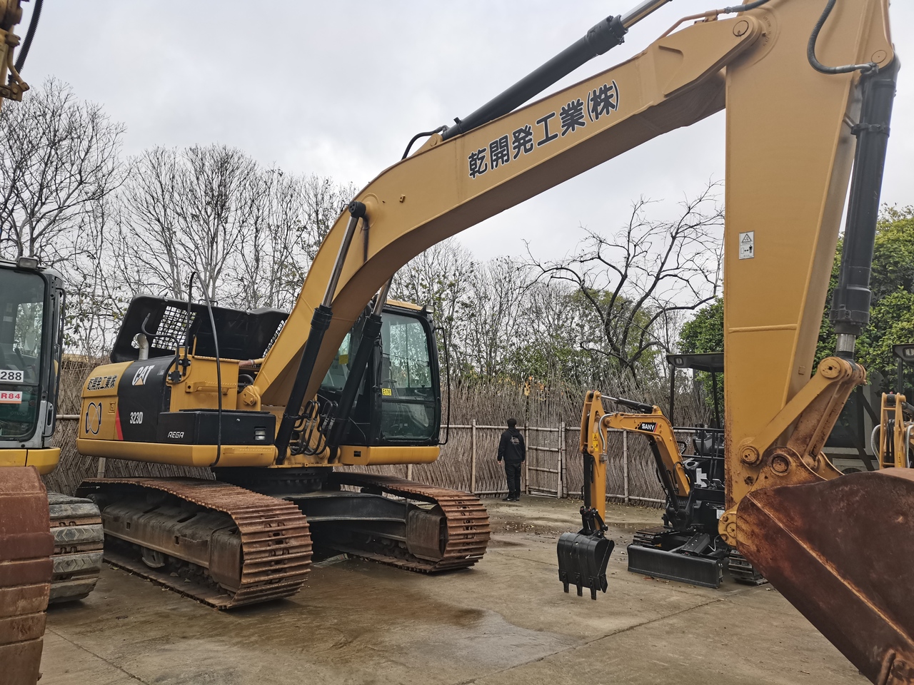 CATERPILLAR 323D - Kettenbagger: das Bild 3 CATERPILLAR 323D - Kettenbagger: das Bild 3