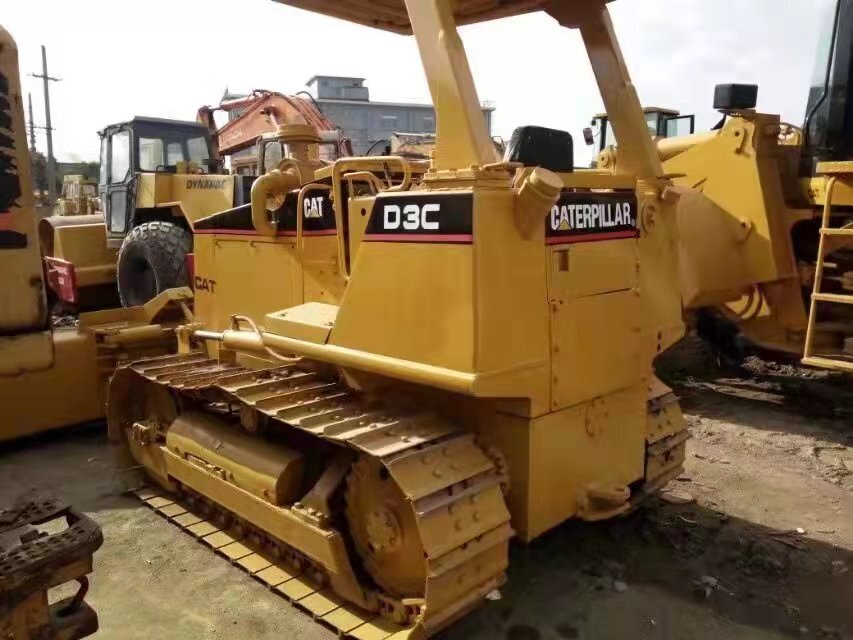 CATERPILLAR D3C - Bulldozer: das Bild 1 CATERPILLAR D3C - Bulldozer: das Bild 1