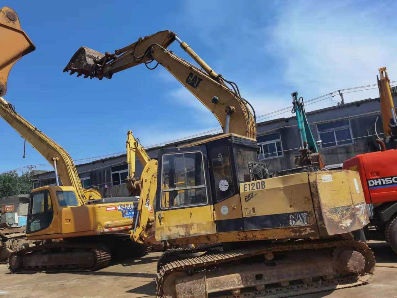 CATERPILLAR E120B - Bagger: das Bild 3 CATERPILLAR E120B - Bagger: das Bild 3