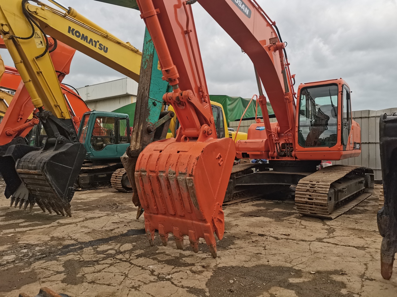 DOOSAN DH225LC-7 - Kettenbagger: das Bild 3 DOOSAN DH225LC-7 - Kettenbagger: das Bild 3