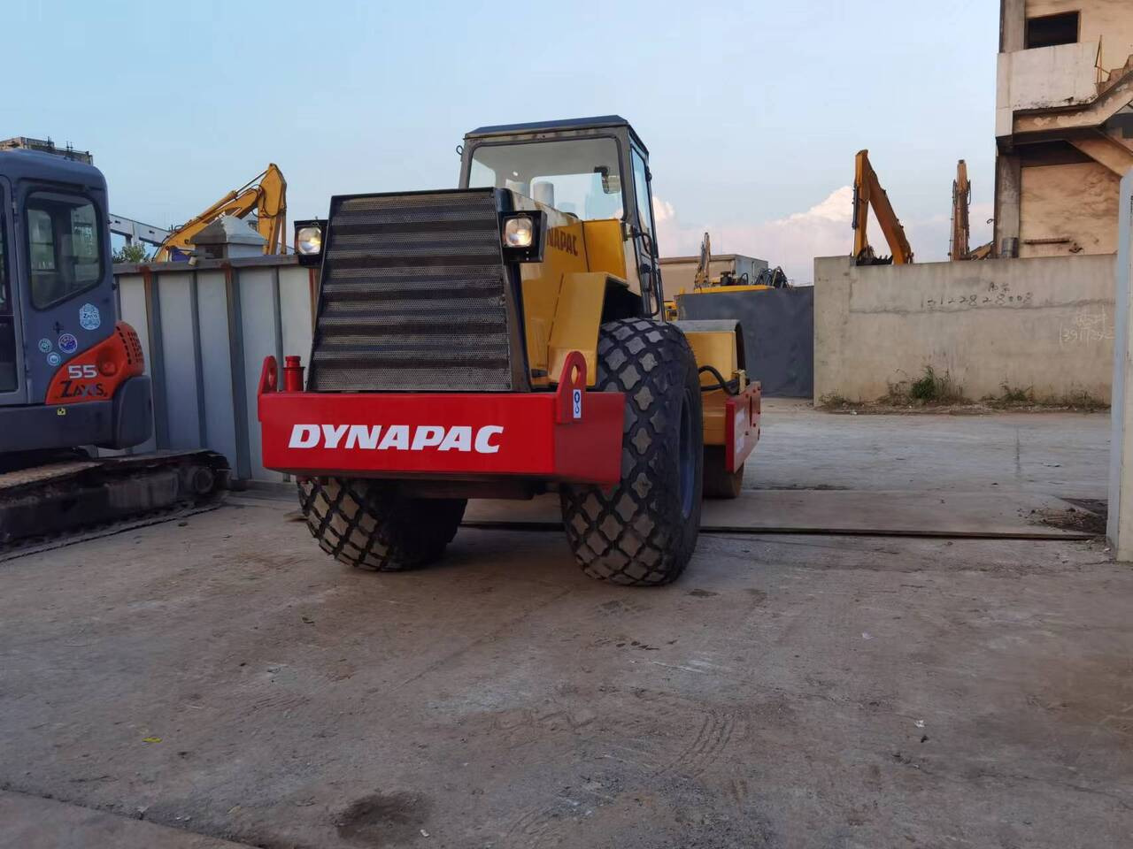 DYNAPAC CA301D - Walzen: das Bild 3 DYNAPAC CA301D - Walzen: das Bild 3