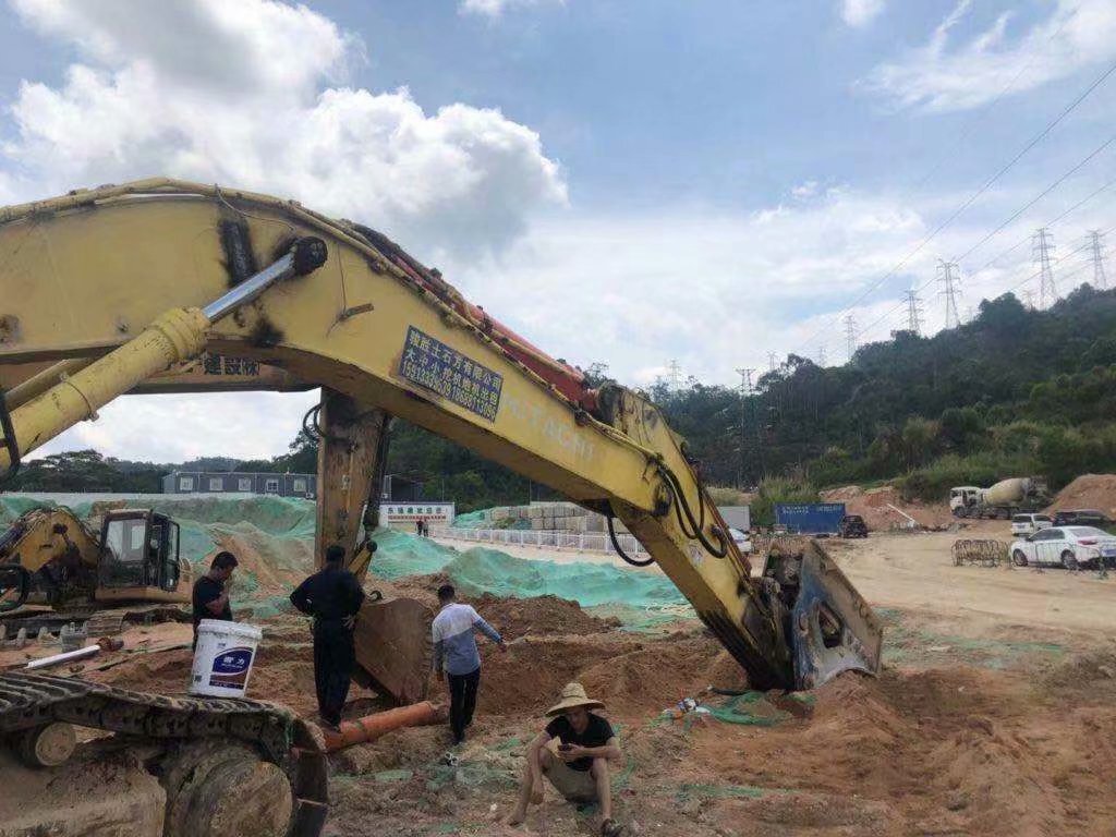 HITACHI ZX490 - Kettenbagger: das Bild 4 HITACHI ZX490 - Kettenbagger: das Bild 4