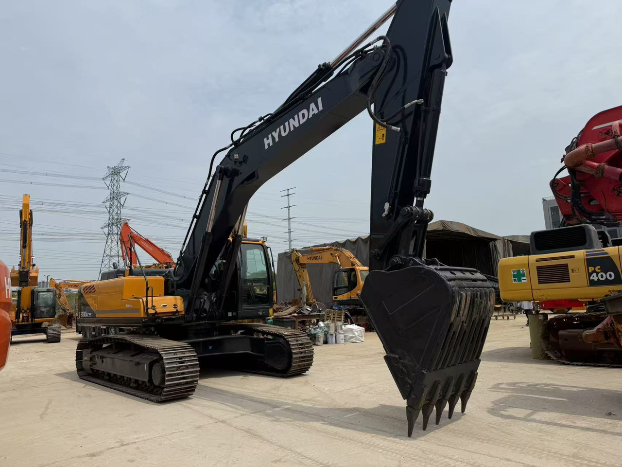Hyundai R330LC-9S - Kettenbagger: das Bild 3 Hyundai R330LC-9S - Kettenbagger: das Bild 3