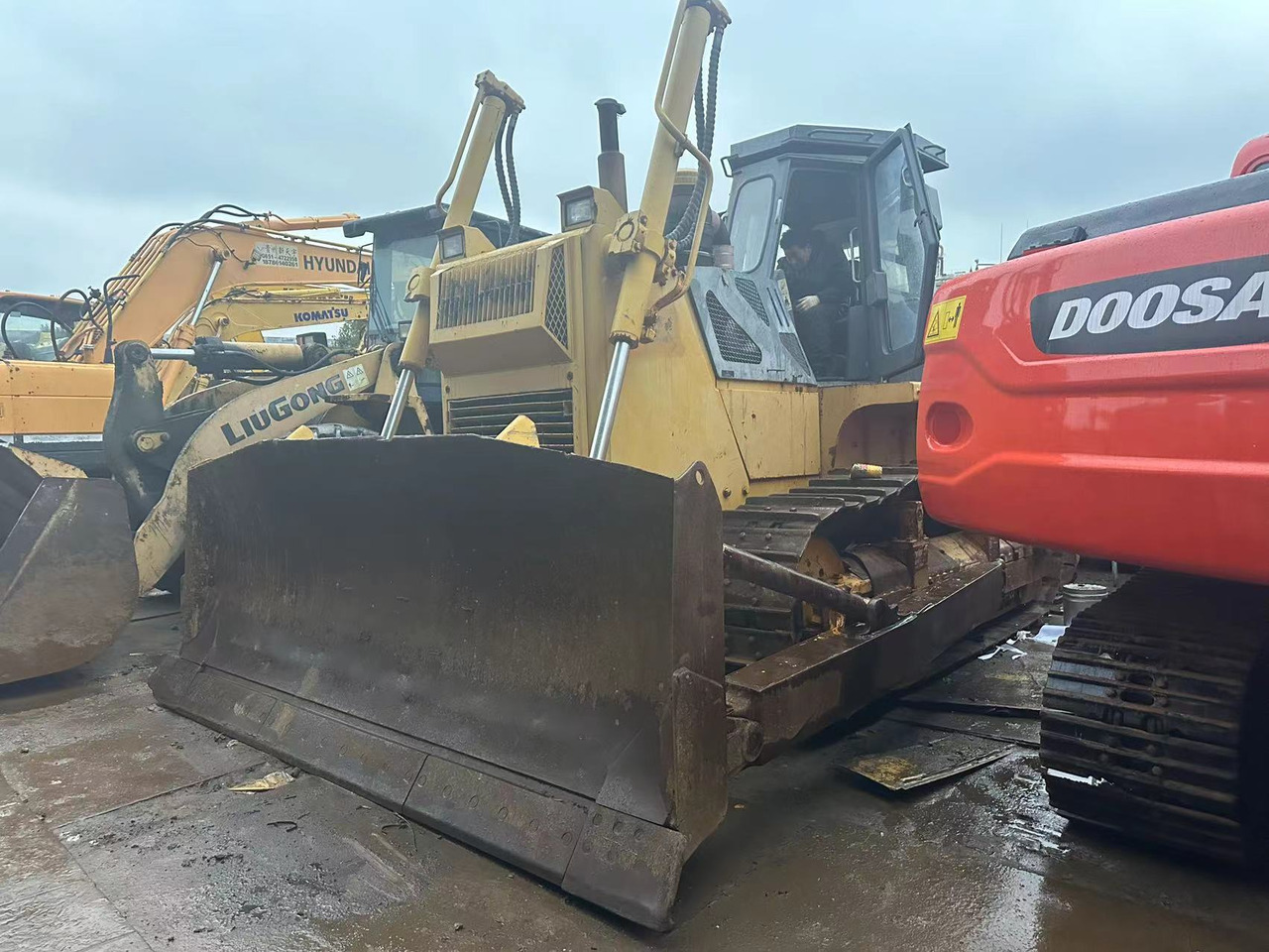 KOMATSU D85 - Bulldozer: das Bild 4 KOMATSU D85 - Bulldozer: das Bild 4