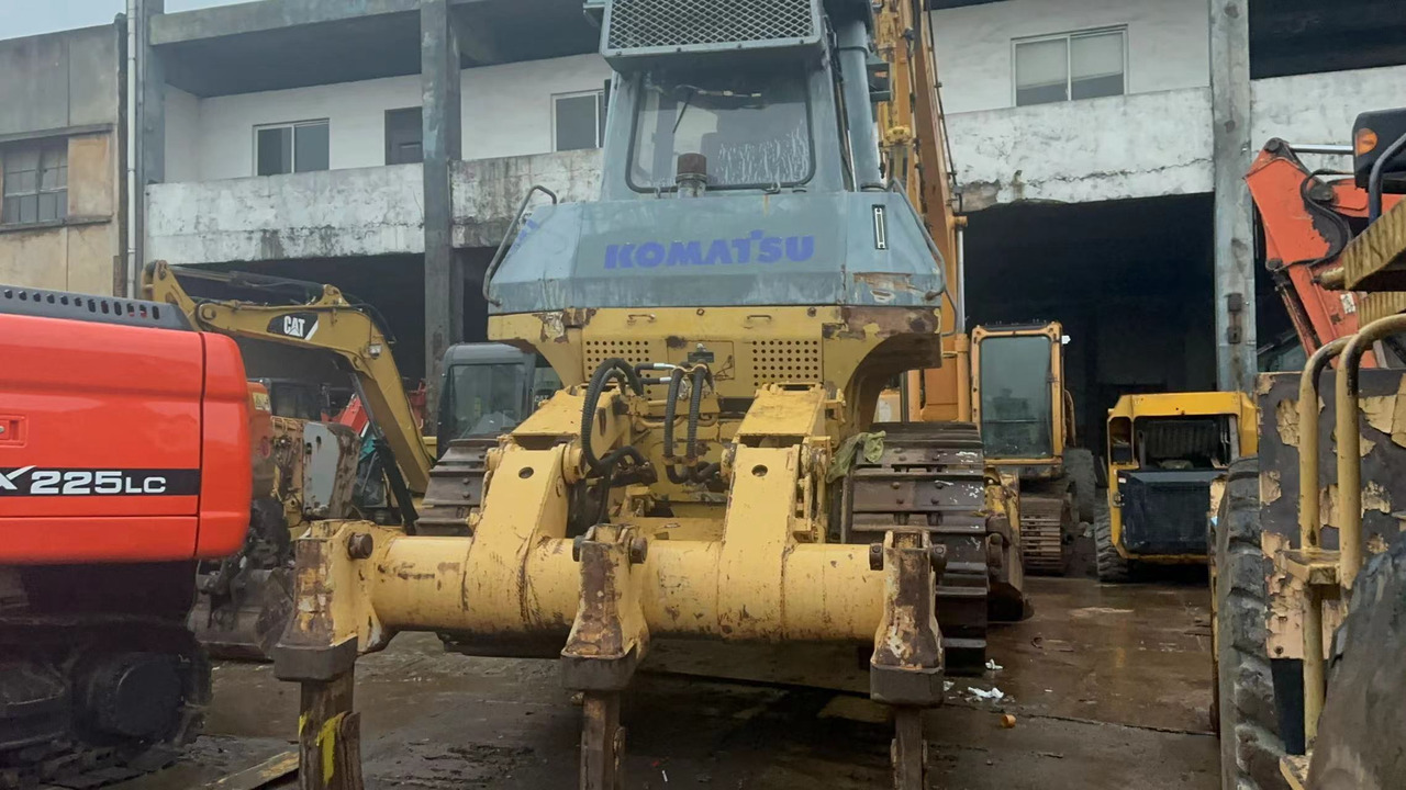 KOMATSU D85 - Bulldozer: das Bild 2 KOMATSU D85 - Bulldozer: das Bild 2