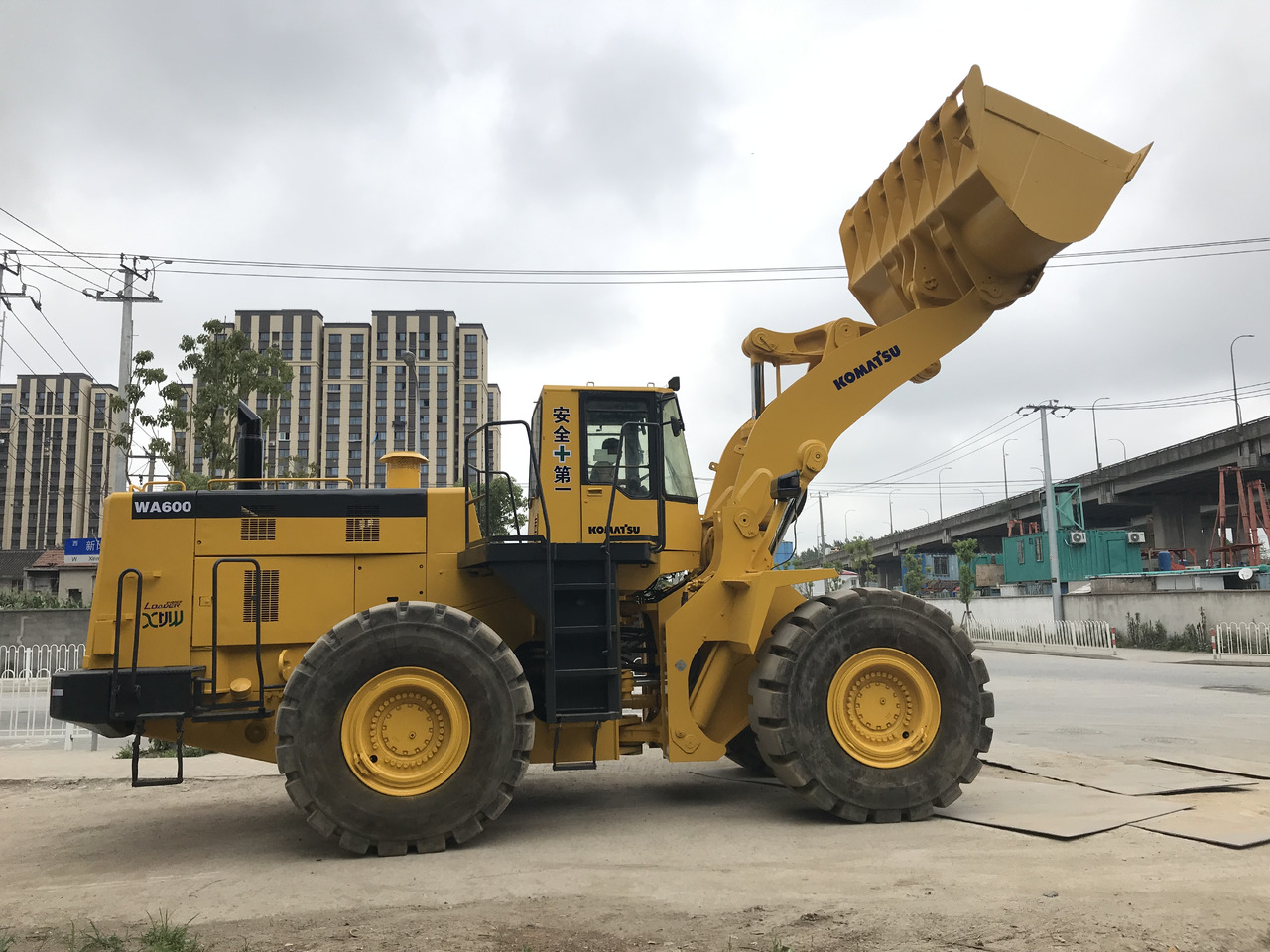KOMATSU WA600-3 - Radlader: das Bild 1 KOMATSU WA600-3 - Radlader: das Bild 1