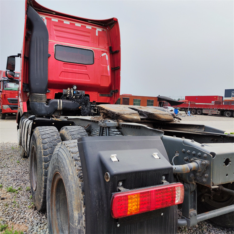 HOWO HOWO T7H-540 tractor-Red - Sattelzugmaschine: das Bild 2 HOWO HOWO T7H-540 tractor-Red - Sattelzugmaschine: das Bild 2