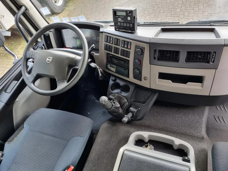 Innenraum Bild 1: Kühlkoffer LKW Volvo FL 12.220 Kuhlkoffer/ Carrier Supra 850 MULTITEMP -30+30/ LBW