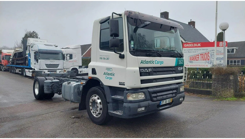 DAF CF 310 4x2 Chassis - Fahrgestell LKW: das Bild 2 DAF CF 310 4x2 Chassis - Fahrgestell LKW: das Bild 2