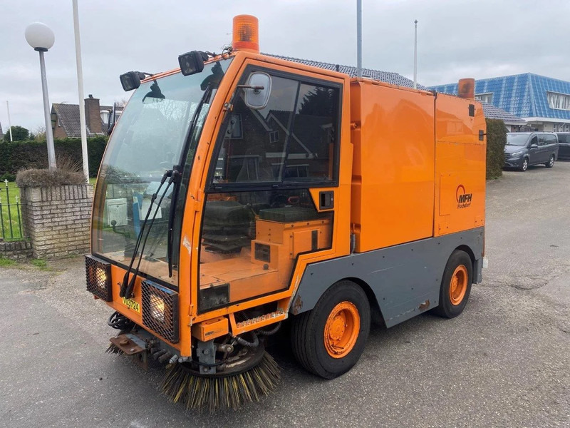 Nilfisk MFH2200 SWEEPER MFH 2200 CLEANER - Kehrsaugmaschine: das Bild 1 Nilfisk MFH2200 SWEEPER MFH 2200 CLEANER - Kehrsaugmaschine: das Bild 1
