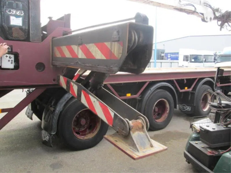 Pacton 3 AXLES WITH LONG CRANE - Pritschenauflieger/ Plattformauflieger: das Bild 3 Pacton 3 AXLES WITH LONG CRANE - Pritschenauflieger/ Plattformauflieger: das Bild 3