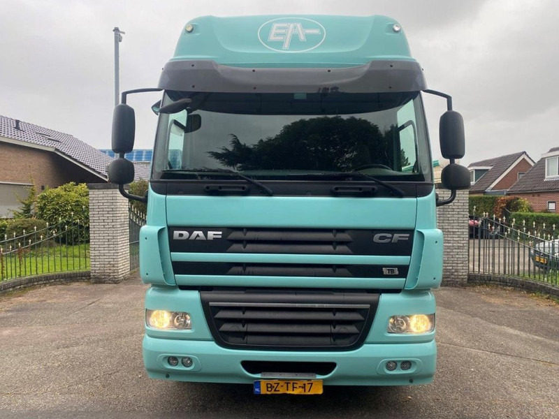 DAF CF 85 - Sattelzugmaschine: das Bild 2 DAF CF 85 - Sattelzugmaschine: das Bild 2