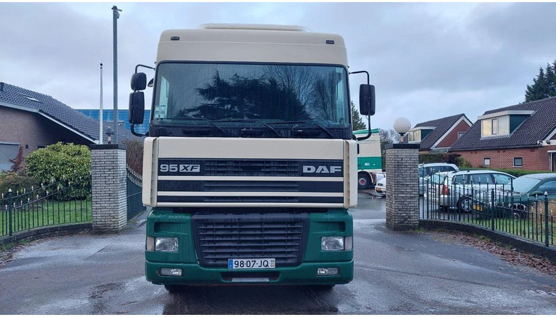 DAF XF 95.430 4x2 EURO 2 Manual Gearbox - Sattelzugmaschine: das Bild 5 DAF XF 95.430 4x2 EURO 2 Manual Gearbox - Sattelzugmaschine: das Bild 5