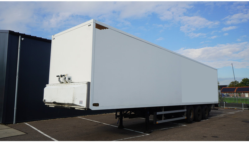 Jumbo 3 AXLE CLOSED BOX - Koffer Auflieger: das Bild 2 Jumbo 3 AXLE CLOSED BOX - Koffer Auflieger: das Bild 2