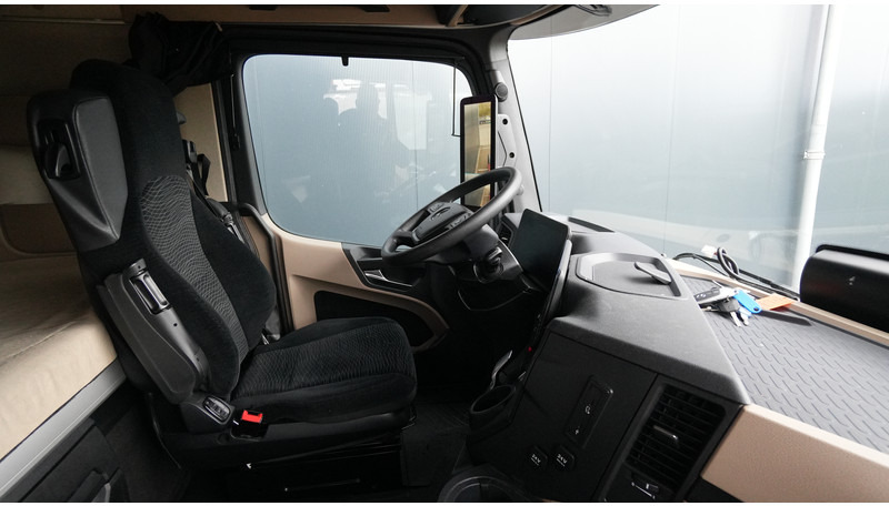 Mercedes-Benz ACTROS 1945 GIGASPACE 727.600KM - Sattelzugmaschine: das Bild 5 Mercedes-Benz ACTROS 1945 GIGASPACE 727.600KM - Sattelzugmaschine: das Bild 5