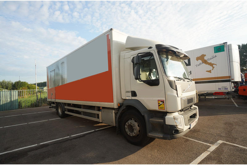 Volvo FL 280 CLOSED BOX BROKEN ENGINE NOT DRIVABLE - Koffer LKW: das Bild 3 Volvo FL 280 CLOSED BOX BROKEN ENGINE NOT DRIVABLE - Koffer LKW: das Bild 3