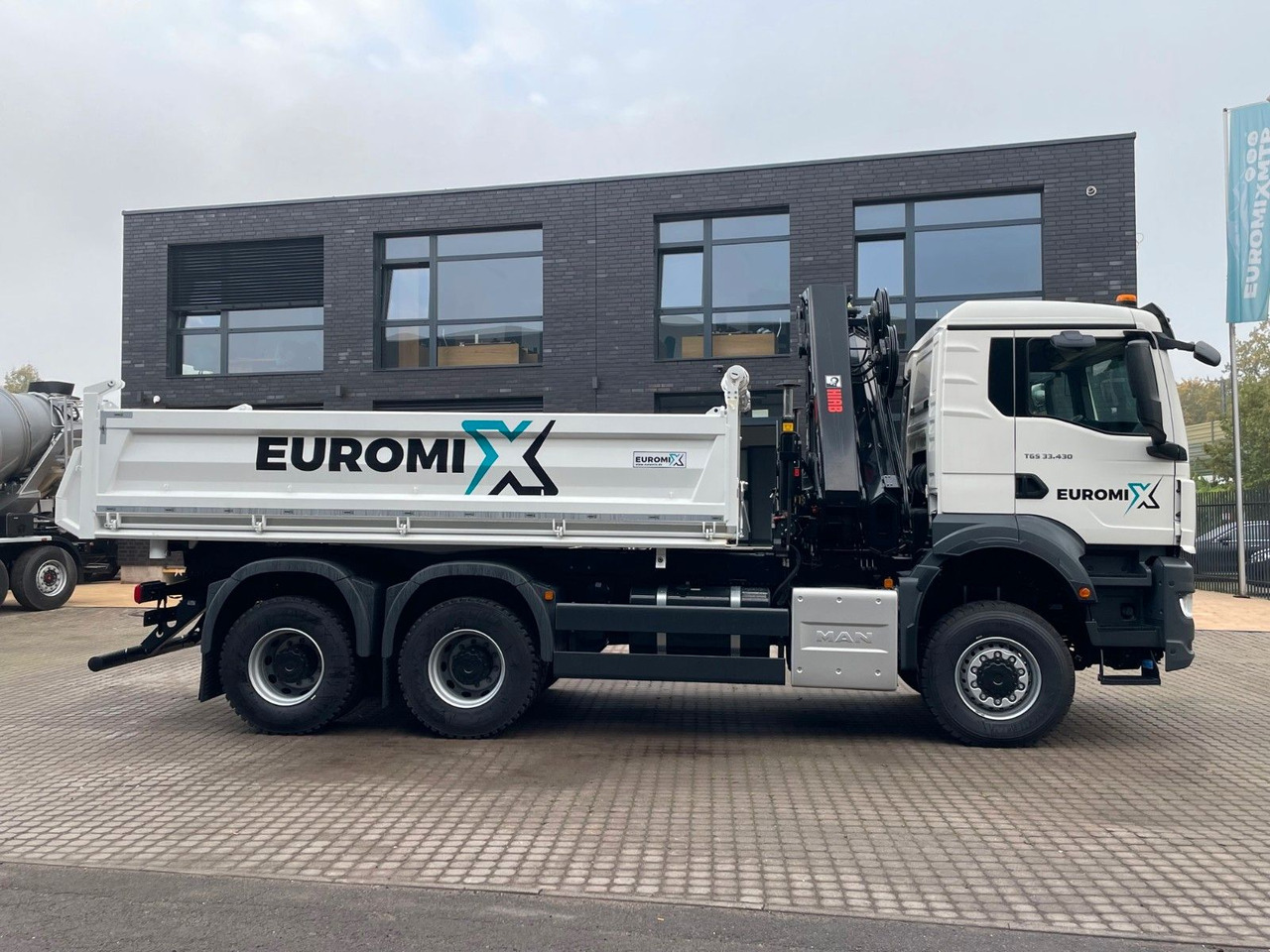 MAN TGS 33.440 6x6 /3-Seiten- Kipper / HIAB 228-6 - Kipper, Autokran: das Bild 5 MAN TGS 33.440 6x6 /3-Seiten- Kipper / HIAB 228-6 - Kipper, Autokran: das Bild 5